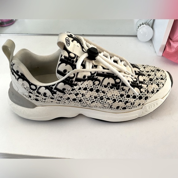 Men Luxury Dior Sneakers - Picture 2 of 3